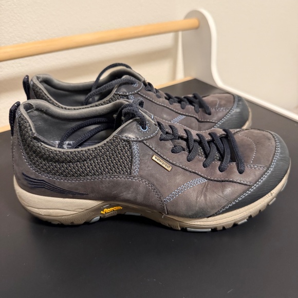 Men’s/boys shoes waterproof - Picture 4 of 6